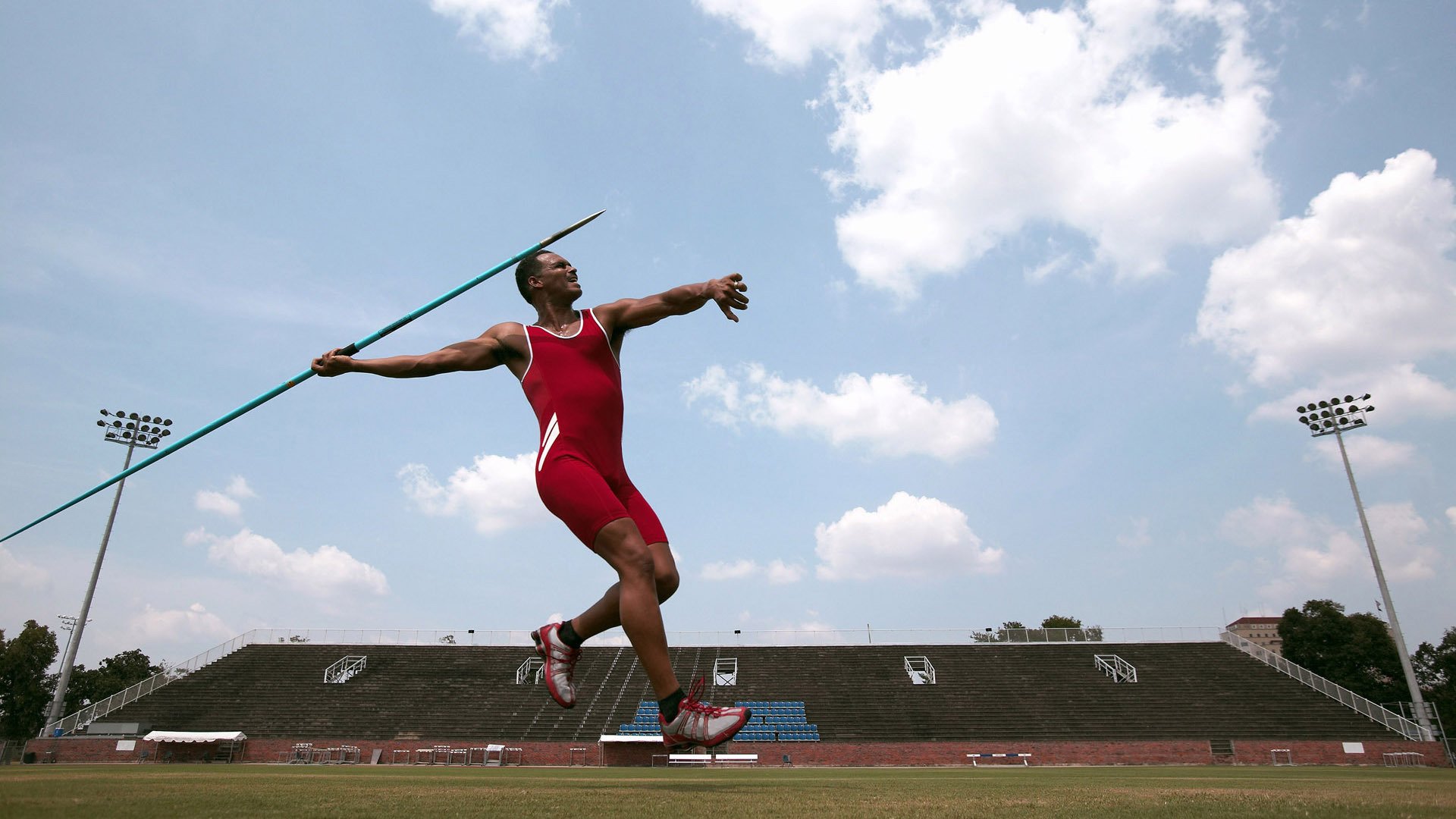开云体育官网在线-波兰队赛制解读：如何根据对手的不同特点调整战术，波兰队怎么样